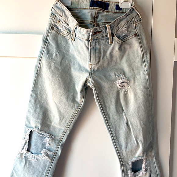 Distressed Light Wash Lucky Jeans - Picture 4 of 6
